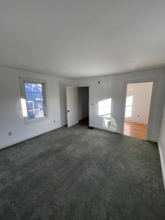 Larger bedroom with large closet - 10 Green St