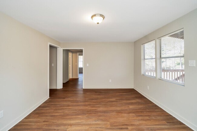 Building Photo - 1624 Fairview Dr