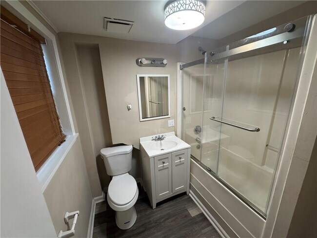 Building Photo - 5971 Robin Hood Ln