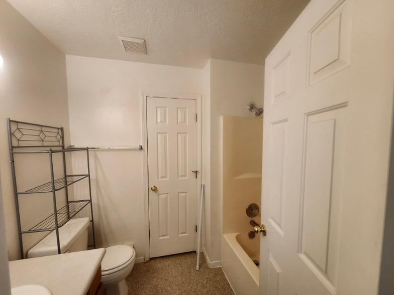 Building Photo - 2140 Elizabeth Blvd