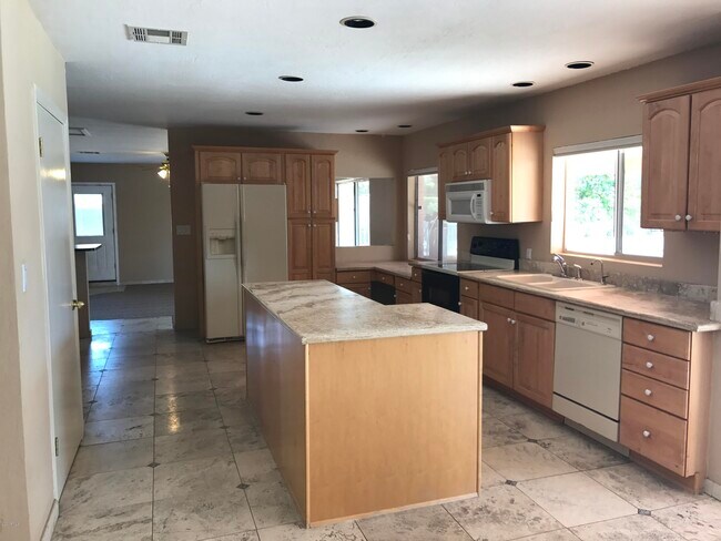 Building Photo - 12018 N Hayden Rd