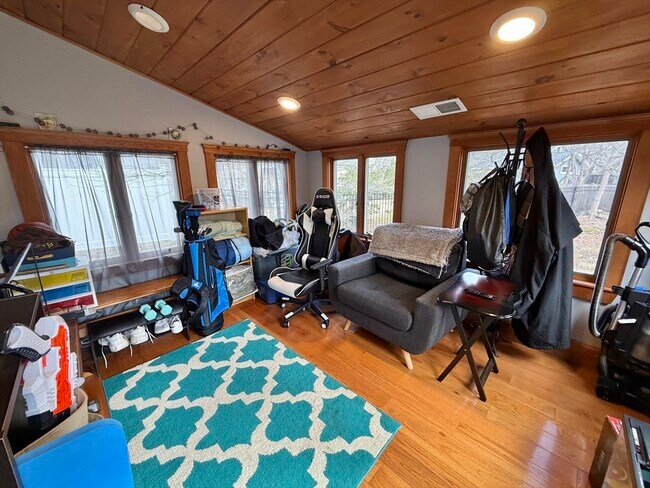 Building Photo - 176 Upland Ave