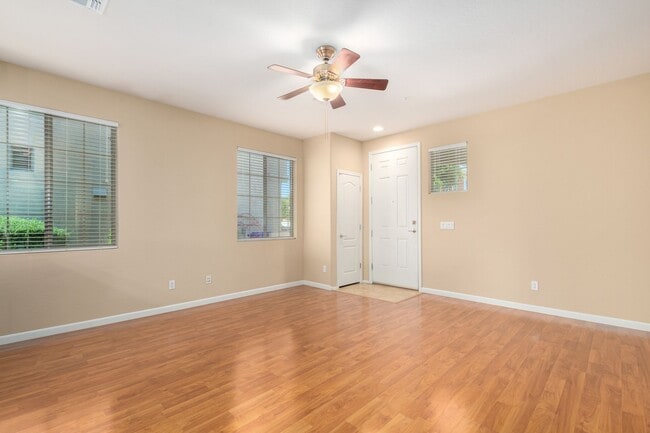 Building Photo - 3 Bedroom, 2 bath home in the heart of Gilbert!