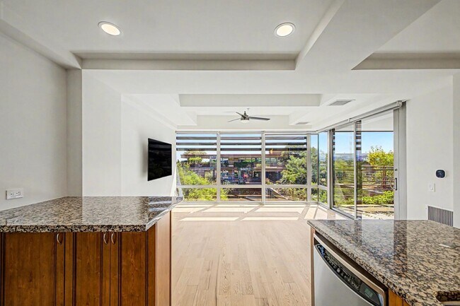 Building Photo - 7151 E Rancho Vista Dr