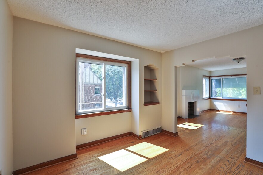 Building Photo - 3248 Indianola Ave