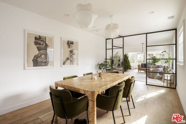 Building Photo - 601 Crestmoore Pl