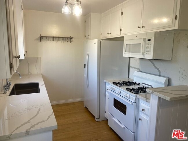 Building Photo - 2423 4th St