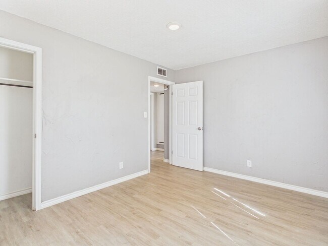 Building Photo - 3010 Westhaven Dr