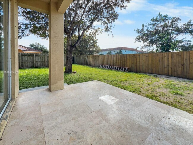 Building Photo - 1736 NE 9th Dr