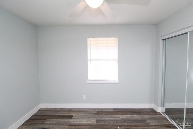 Building Photo - 316 E Garfield Dr