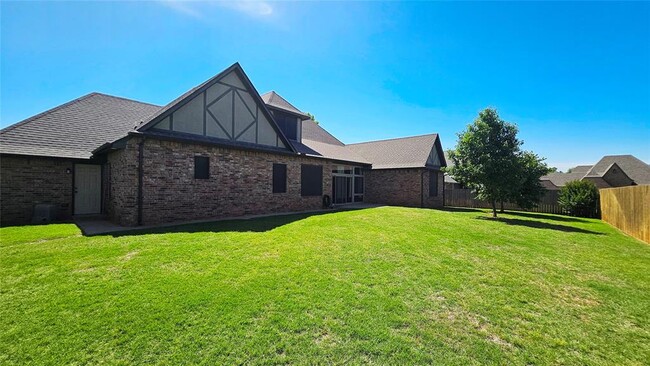 Building Photo - 2017 Pembroke Ln