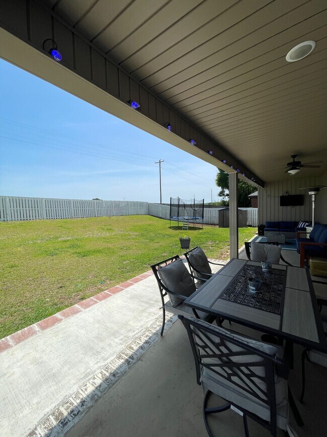 Building Photo - 103 Southern Winds Dr