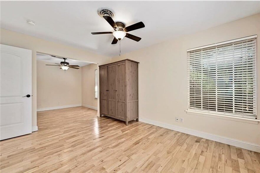 Building Photo - 4603 Lennox Dr