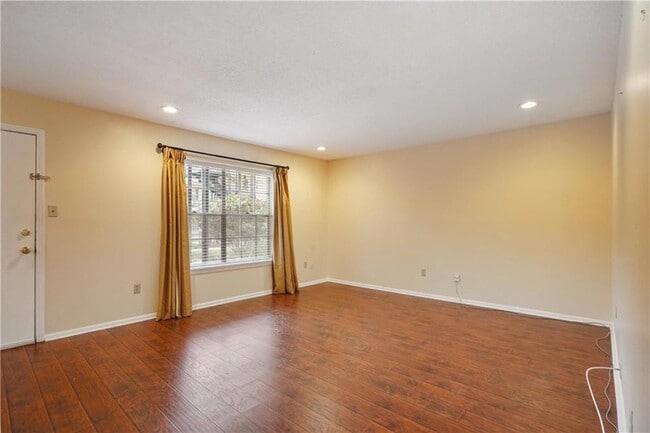 Building Photo - 2716 Whitney Pl
