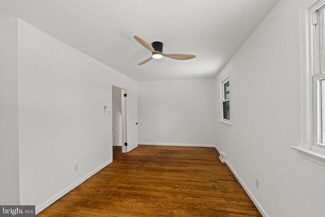 Building Photo - 395 Montgomery Dr