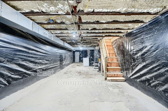 Building Photo - 319 S Mount St