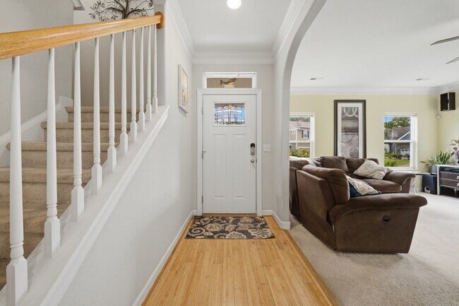 Building Photo - 431 Shorewood Pl