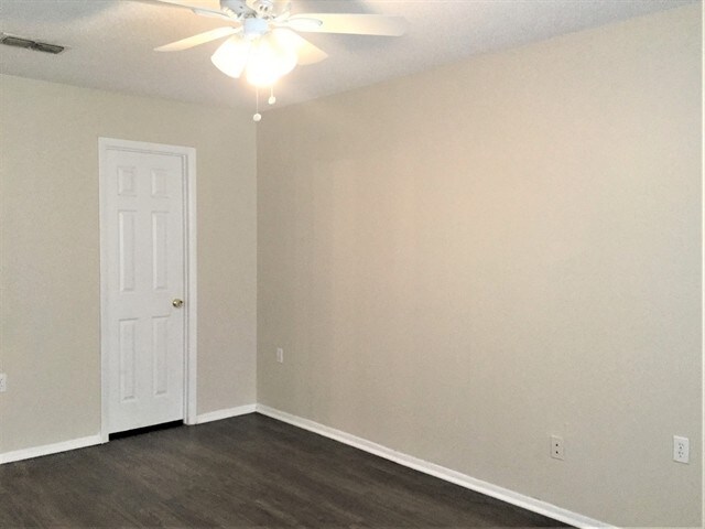 Building Photo - 214 Red Maple Drive