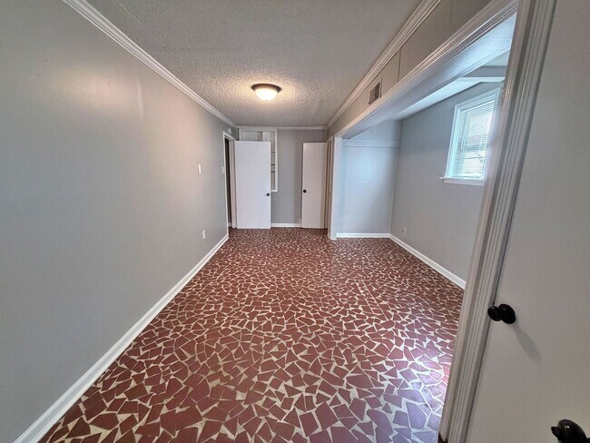 Building Photo - Cozy 3 Bedroom Home Ready for Move In!- $500 Rent Special!