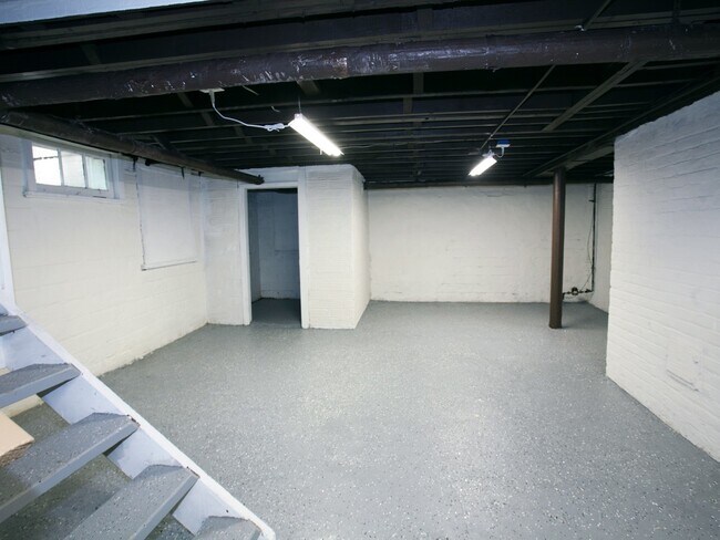 Building Photo - 3 Renovated Story 4 Bed - 2.5 Bath Colonial available for Rent