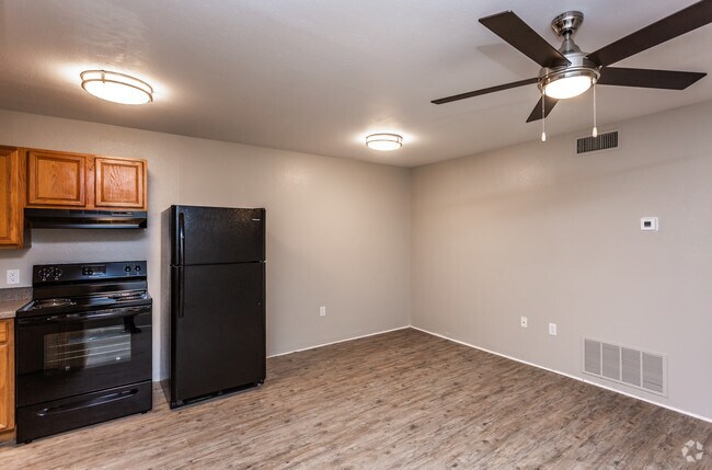 1BR, 1BA - 535SF Kitchen & Dining Room - Cornerstone Apartments