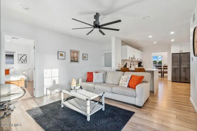 Building Photo - 8302 E Windsor Ave