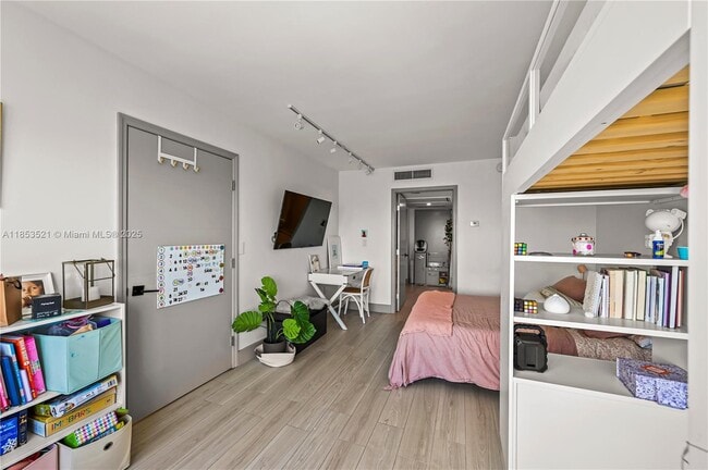 Building Photo - 11111 Biscayne Blvd