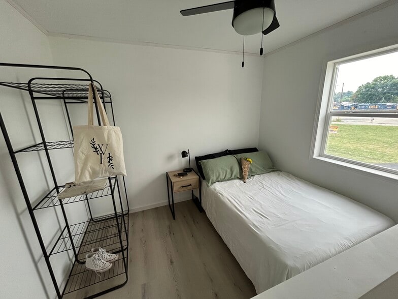 Building Photo - 1842 7th Ave