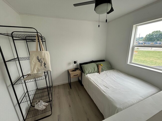 Building Photo - 1842 7th Ave