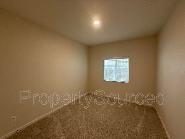 Building Photo - 437 Pendragon St