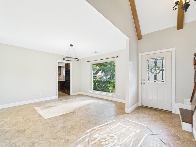 Building Photo - 3018 Highland Laurels Dr