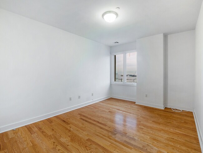 Building Photo - 90 Bay Street Lndg