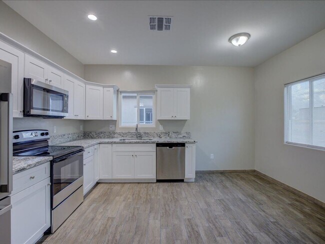 Building Photo - Brand new build, never before lived in! Ne...