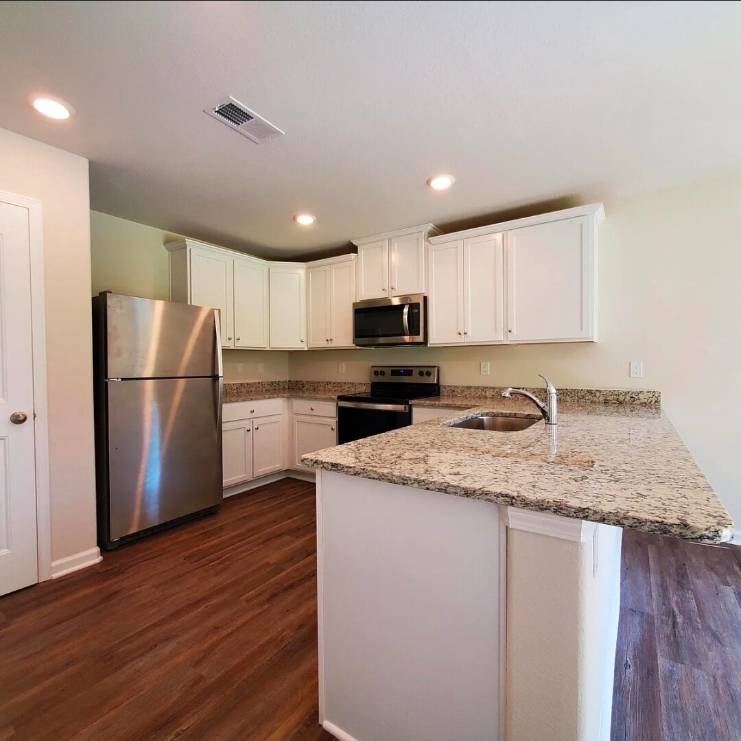 Building Photo - Room in House on Creedmore Hills Dr