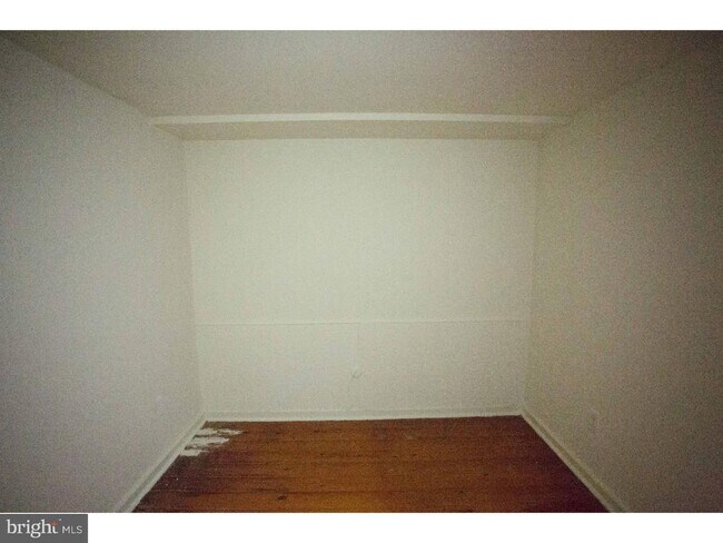 Building Photo - 407 S 11th St