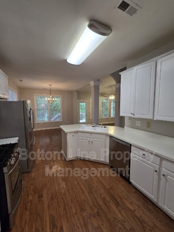 Building Photo - 7803 Harrington Woods Rd