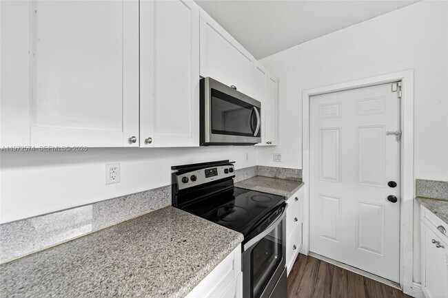 Building Photo - 1460 NW 2nd St