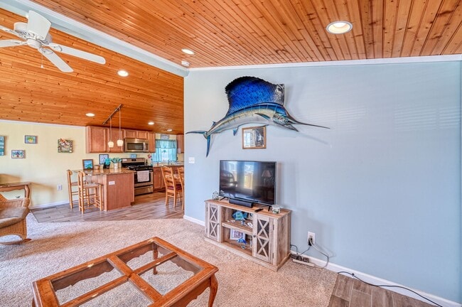 Building Photo - FURNISHED OFF-SEASON RENTAL AVAILABLE STAR...