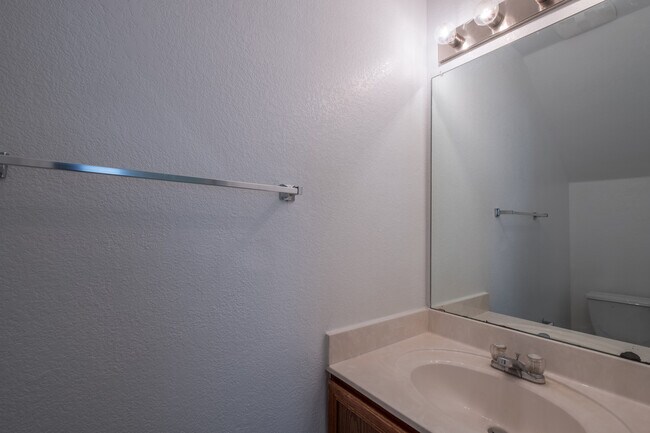 Building Photo - Spacious 4-Bedroom Home in Prime Round Roc...
