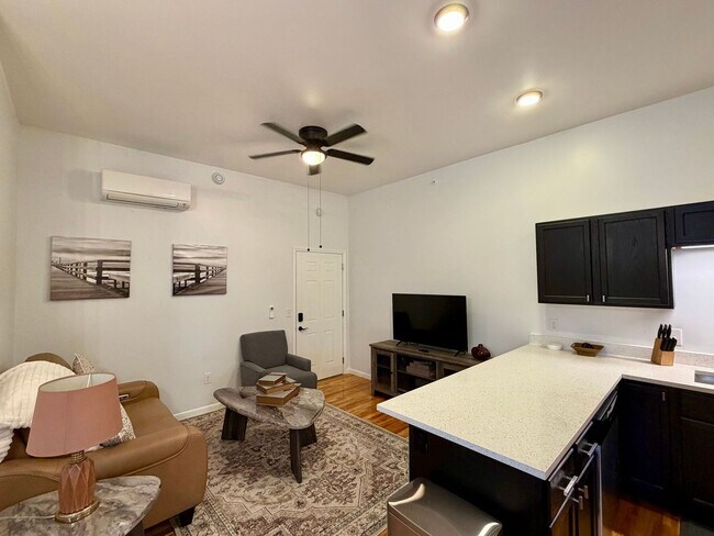 Building Photo - 719 N 3rd Ave