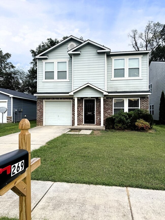 Building Photo - Move In Special!! 1/2 Off First Month's Re...