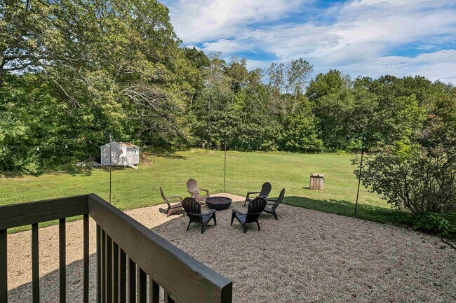 Building Photo - 172 Center St