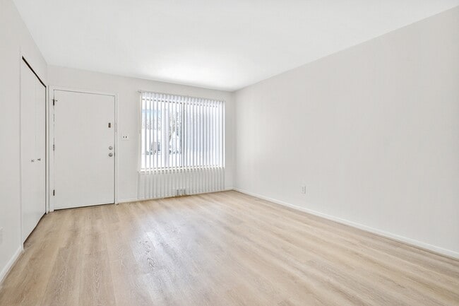 Building Photo - 38198 Hixford Pl