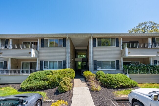 Building Photo - 50 W Lindsley Rd