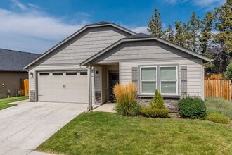 Building Photo - Spacious single level Orchard floorplan with 4th bedroom/den option home featuring SOLAR - Great ...