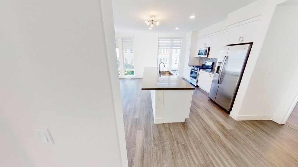 Building Photo - 5933 Sunstone Dr