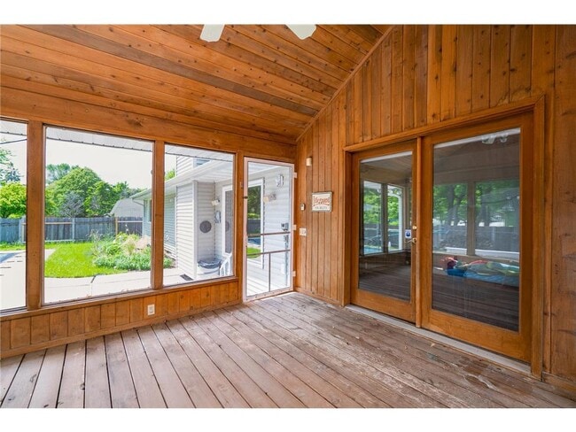 Building Photo - 3620 Saratoga Ln N