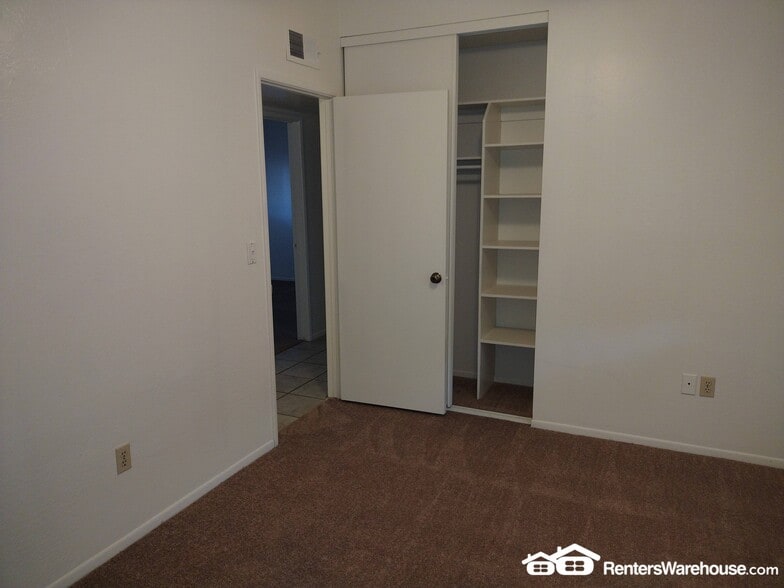 Building Photo - 2515 S Maple Ave