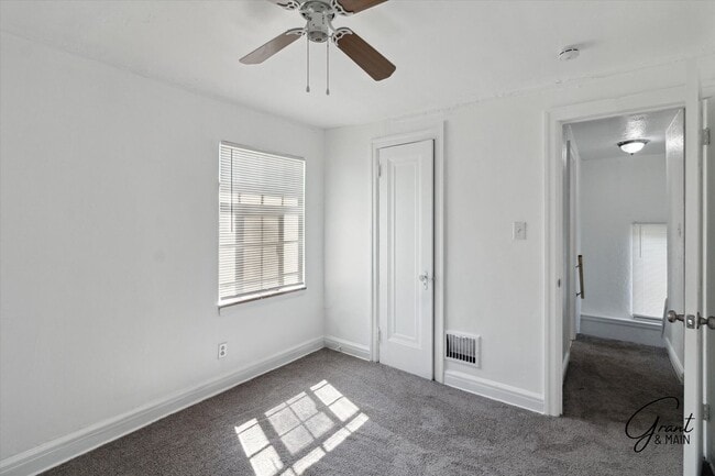 Building Photo - #1300 3 bedrooms