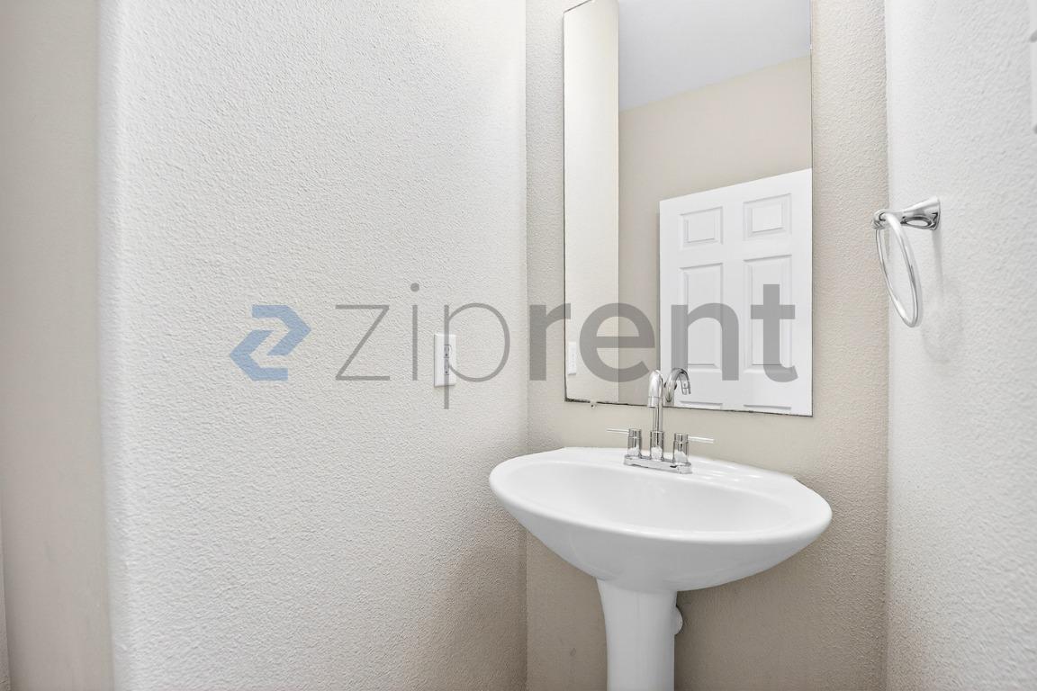 Building Photo - 312 Meadow View Ln